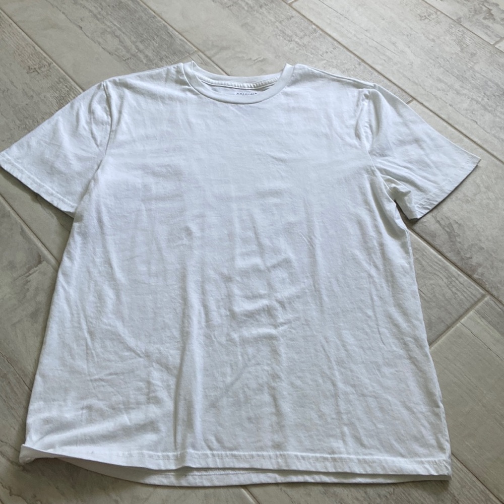 Arizona Jean Company white t-shirt